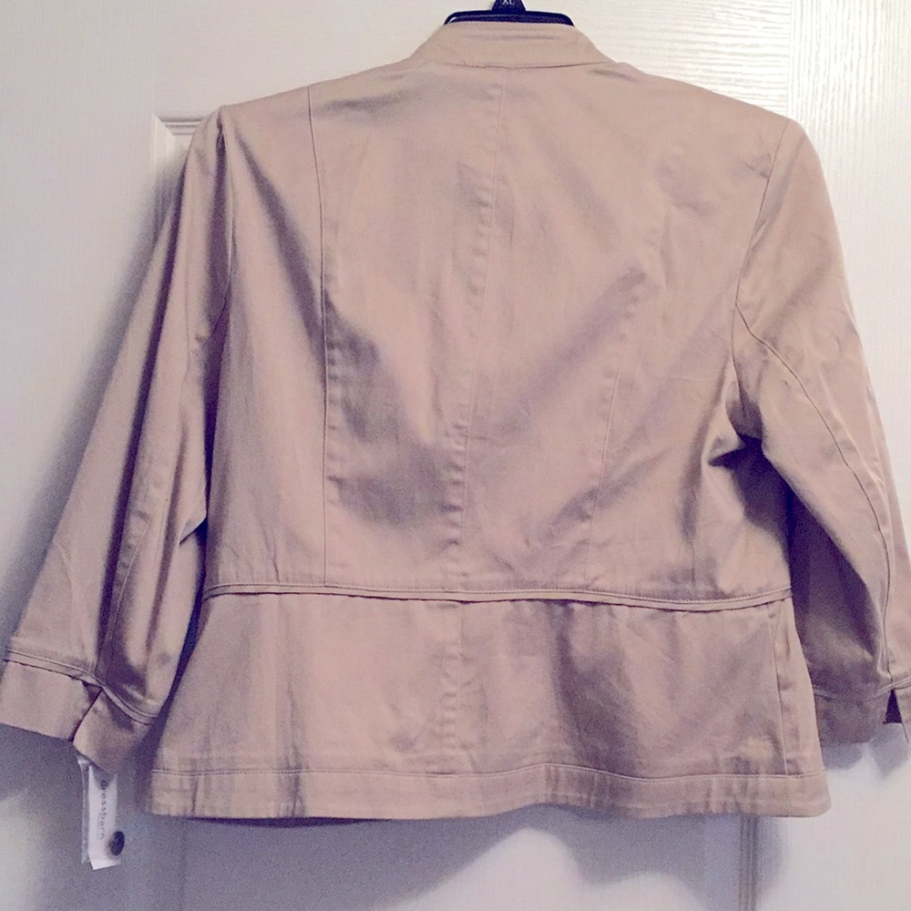 Jacket - Picture 2 of 4